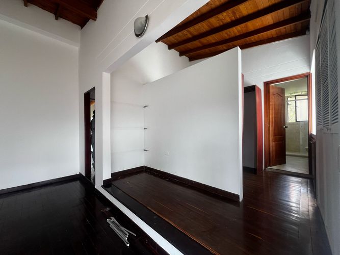 Apartamento de 4 alcobas en arriendo en Santa María De Los Ángeles, Medellín, 230 m² · foto 7 de 15