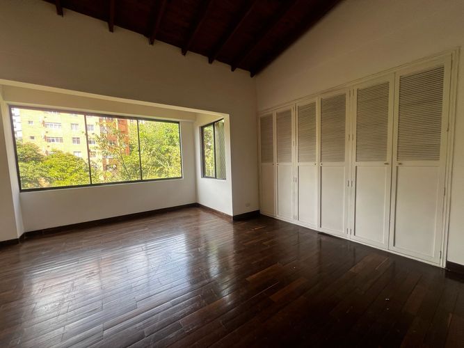 Apartamento de 4 alcobas en arriendo en Santa María De Los Ángeles, Medellín, 230 m² · foto 8 de 15