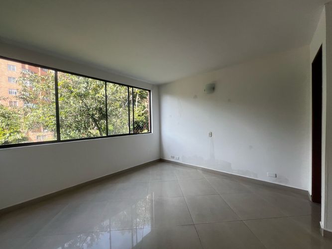 Apartamento de 4 alcobas en arriendo en Santa María De Los Ángeles, Medellín, 230 m² · foto 9 de 15