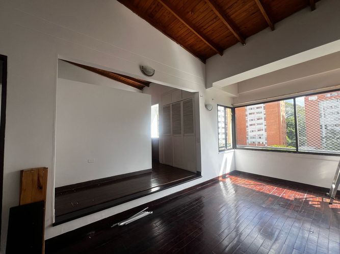Apartamento de 4 alcobas en arriendo en Santa María De Los Ángeles, Medellín, 230 m² · foto 11 de 15