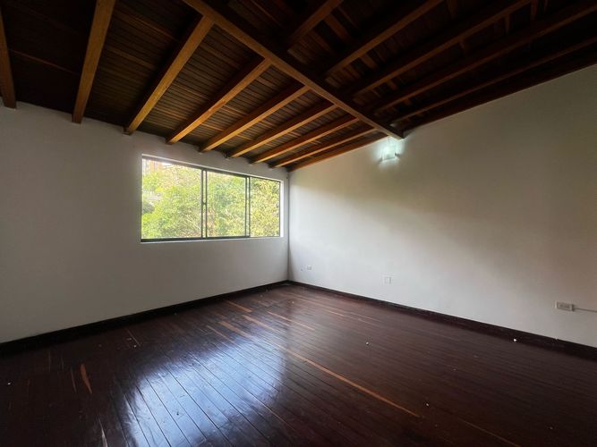 Apartamento de 4 alcobas en arriendo en Santa María De Los Ángeles, Medellín, 230 m² · foto 13 de 15