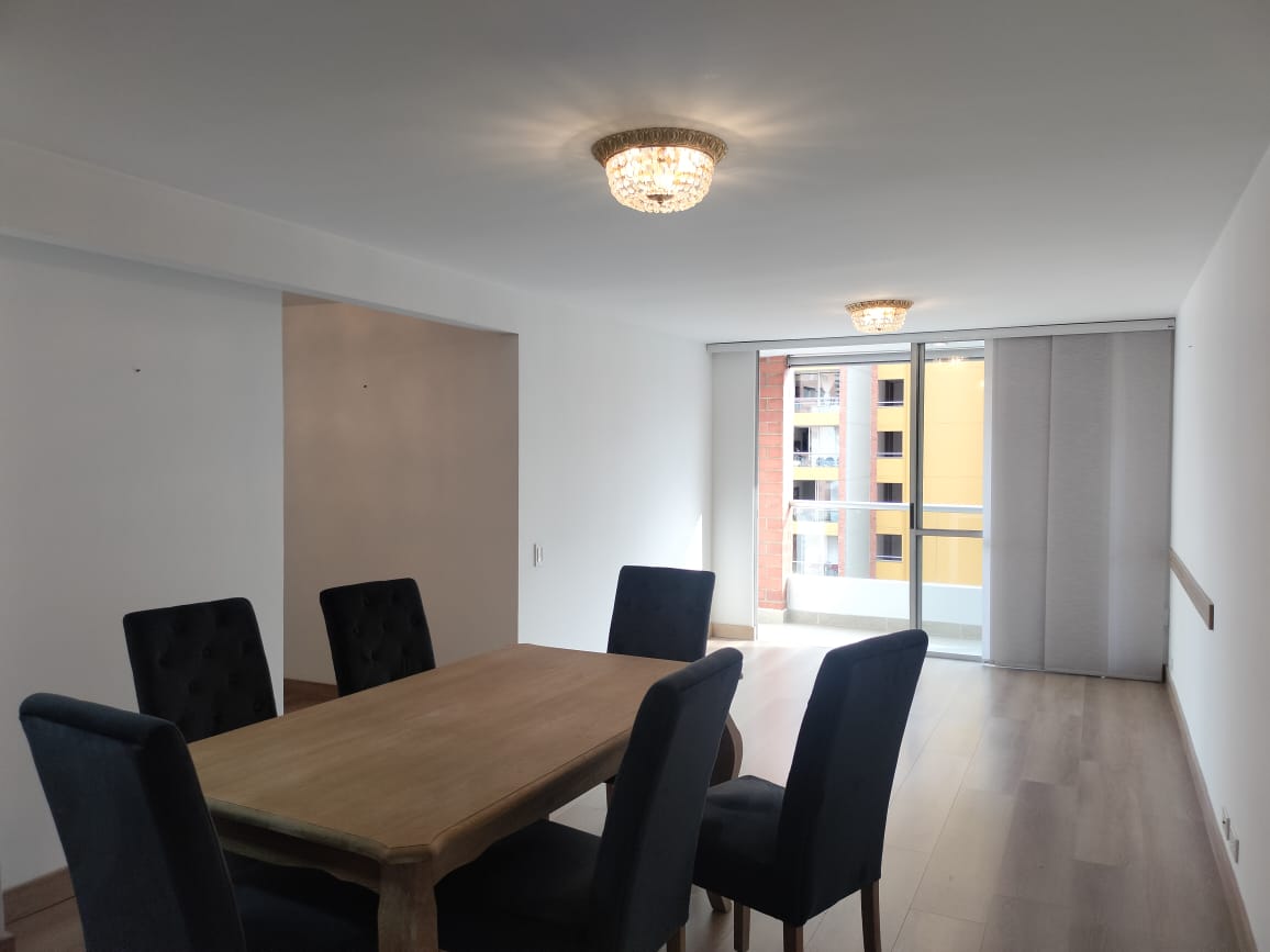 Apartamento en venta en El Poblado, Medellín · foto 2 de 16