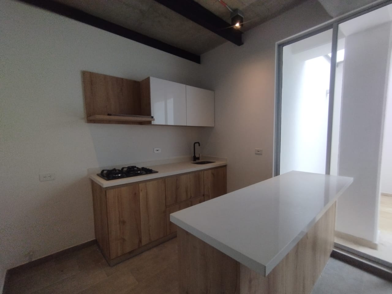 Apartamento en venta en Pinares, Pereira · foto 2 de 10