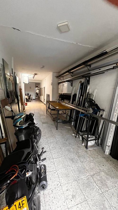 Casa de 9 alcobas en venta en Bretaña, Cali, 214 m² · foto 2 de 22