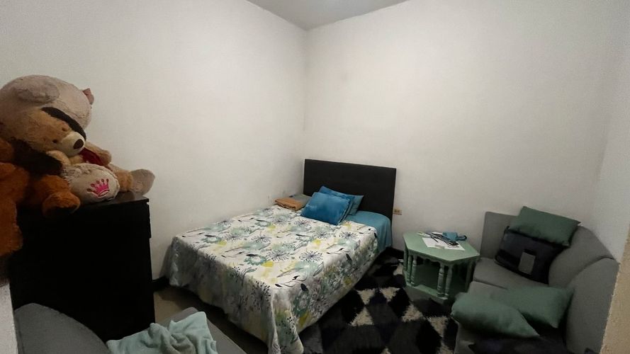 Casa de 9 alcobas en venta en Bretaña, Cali, 214 m² · foto 7 de 22