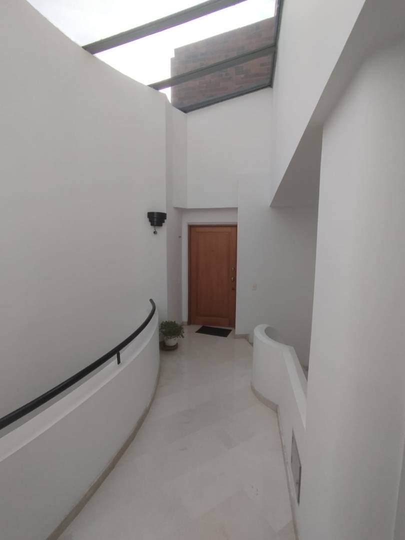 Apartamento en venta en Santa Barbara Occidental, Bogotá · foto 3 de 24