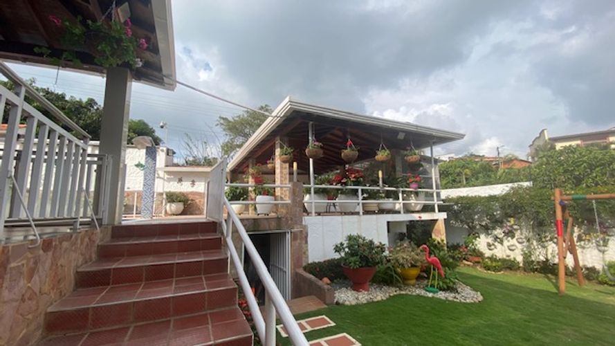 Casa de 8 alcobas en venta en Ruitoque Alto, Floridablanca, 250 m² · foto 6 de 24