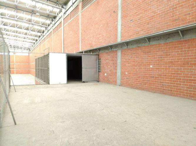 Bodega en arriendo en Brisas De Los Alamos, Cali · foto 18 de 24