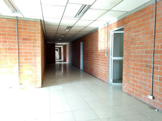 Bodega en arriendo en Brisas De Los Alamos, Cali · foto 24 de 24
