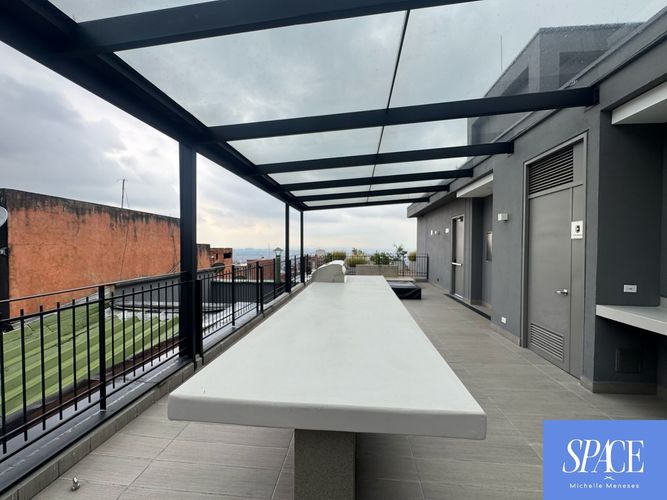 Apartamento de 2 alcobas en venta en Los Rosales, Bogotá, 141 m² · foto 12 de 24