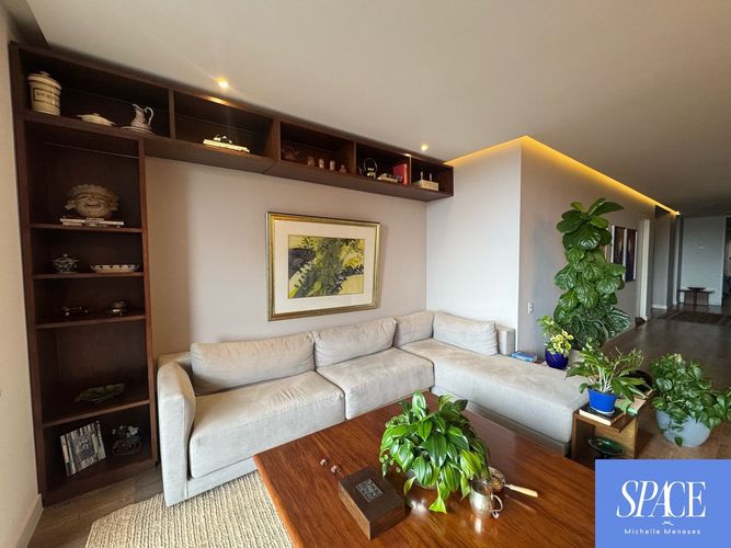 Apartamento de 2 alcobas en venta en Los Rosales, Bogotá, 141 m² · foto 7 de 24