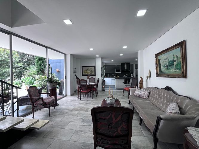 Casa de 7 alcobas en venta en Escobero, Envigado, 560 m² · foto 3 de 20