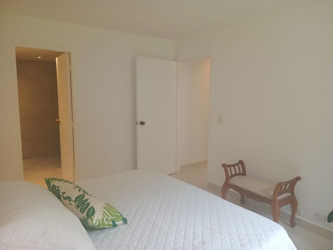 Apartamento de 2 alcobas en venta en El Poblado, Medellín, 74 m² · foto 14 de 17