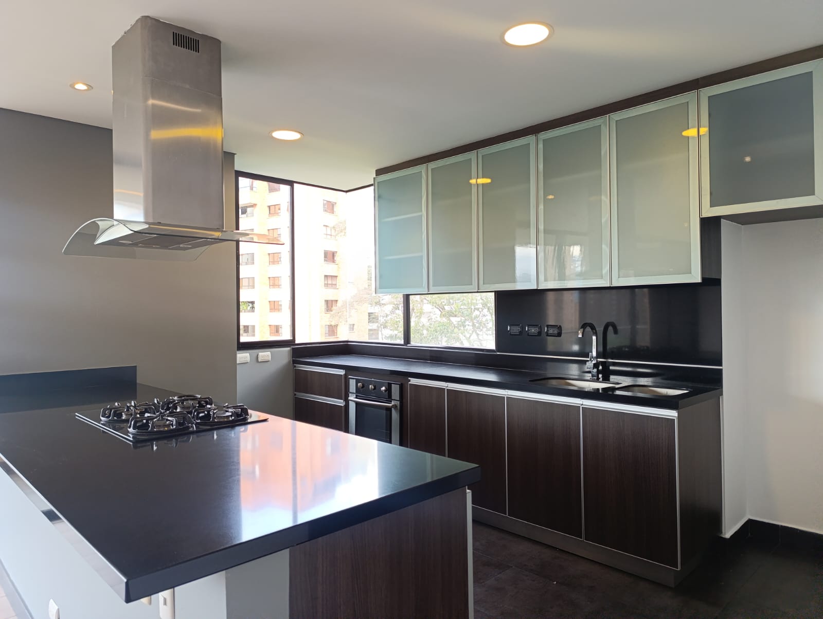 Apartamento en arriendo en El Poblado, Medellín · foto 6 de 19