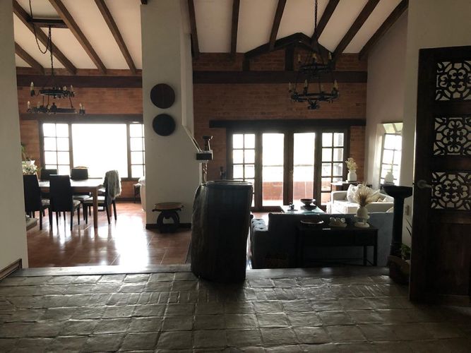 Casa de 6 alcobas en venta en Arroyohondo, Yumbo, 1900 m² · foto 2 de 17