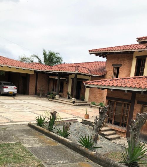 Casa de 6 alcobas en venta en Arroyohondo, Yumbo, 1900 m² · foto 3 de 17