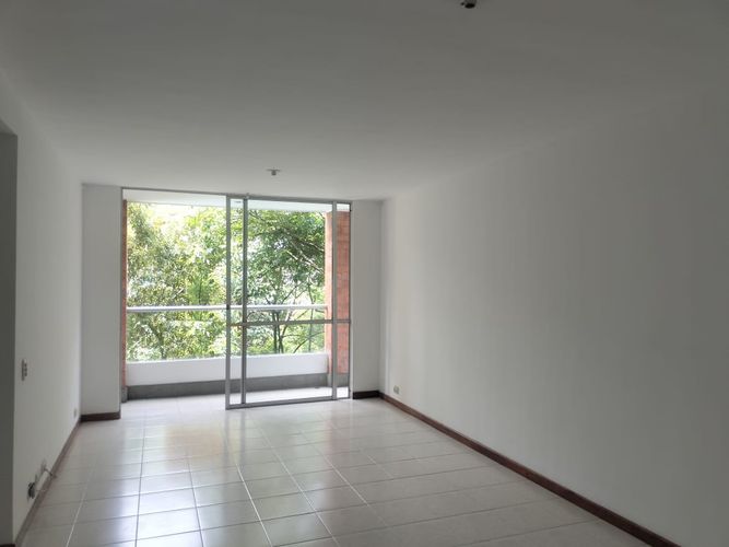 Apartamento de 2 alcobas en arriendo en El Poblado, Medellín, 76 m² · foto 2 de 16