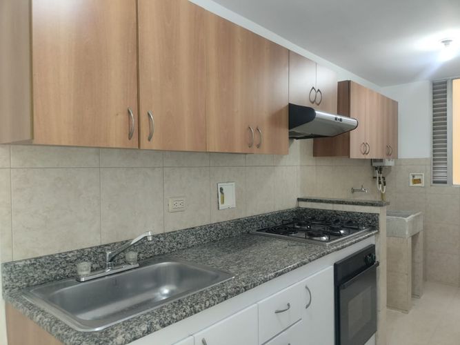 Apartamento de 2 alcobas en arriendo en El Poblado, Medellín, 76 m² · foto 7 de 16