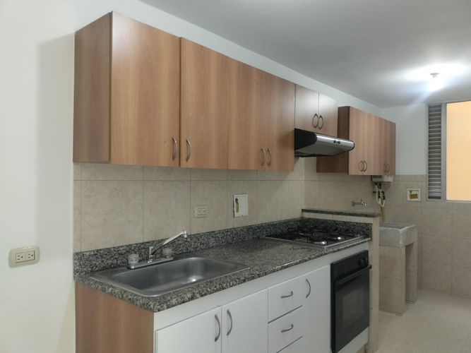 Apartamento de 2 alcobas en arriendo en El Poblado, Medellín, 76 m² · foto 8 de 16
