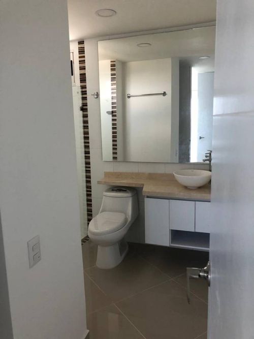 Apartamento de 2 alcobas en venta en Crespo, Cartagena, 125 m² · foto 8 de 15
