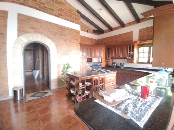 Casa de 6 alcobas en venta en Arroyohondo, Yumbo, 1900 m² · foto 8 de 17