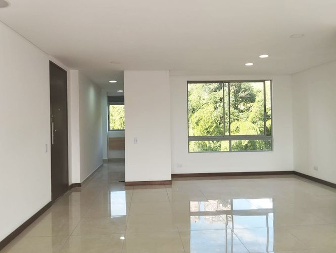 Apartamento de 2 alcobas en arriendo en El Poblado, Medellín, 84 m² · foto 2 de 13