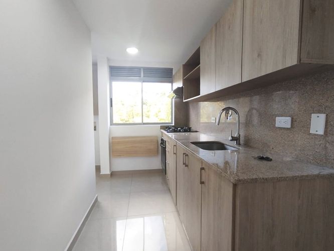 Apartamento de 2 alcobas en arriendo en El Poblado, Medellín, 84 m² · foto 4 de 13