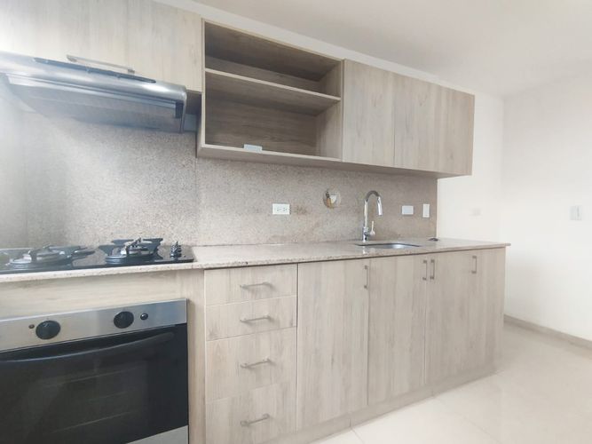 Apartamento de 2 alcobas en arriendo en El Poblado, Medellín, 84 m² · foto 5 de 13