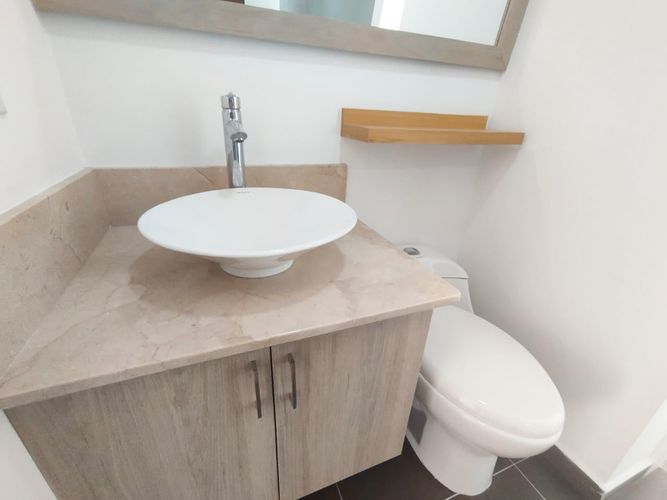Apartamento de 2 alcobas en arriendo en El Poblado, Medellín, 84 m² · foto 12 de 13