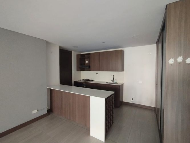 Apartamento de 3 alcobas en arriendo en El Poblado, Medellín, 127 m² · foto 6 de 15
