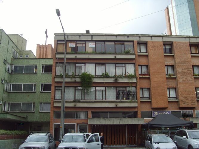 Apartamento de 4 alcobas en venta en Chico Norte, Bogotá, 166 m² · foto 2 de 12