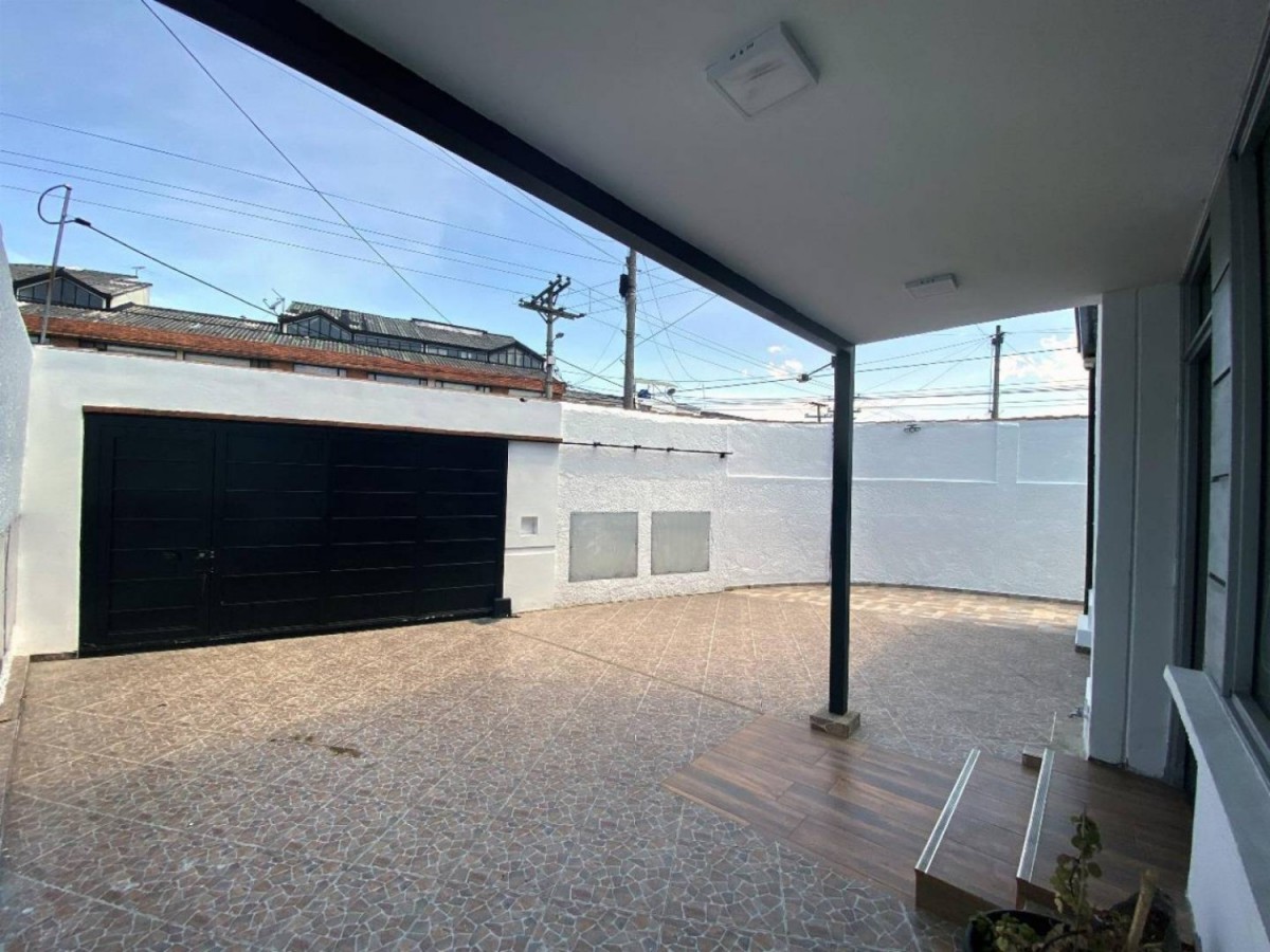 Casa en venta en Las Villas, Bogotá · foto 3 de 24