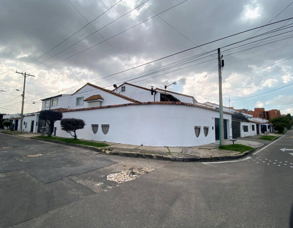 Casa en venta en Las Villas, Bogotá · foto 7 de 24