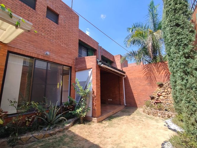 Casa de 3 alcobas en venta en San Joaquin, Cali, 380 m² · foto 2 de 20