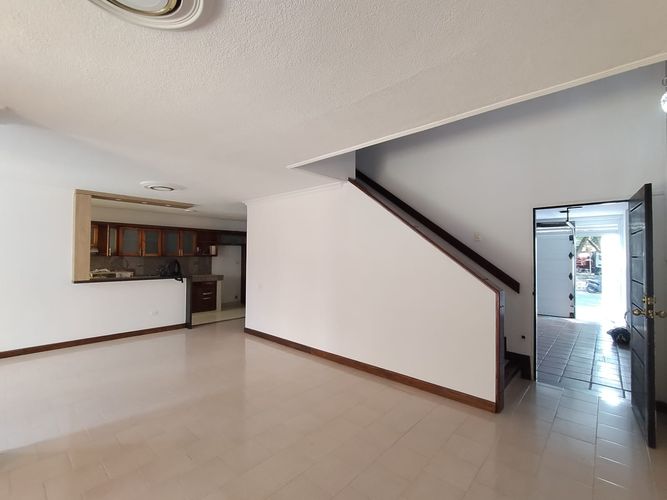Casa de 3 alcobas en venta en San Joaquin, Cali, 380 m² · foto 9 de 20
