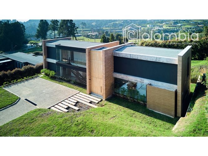 Casa de 3 alcobas en venta en Las Palmas, Envigado, 350 m² · foto 2 de 24