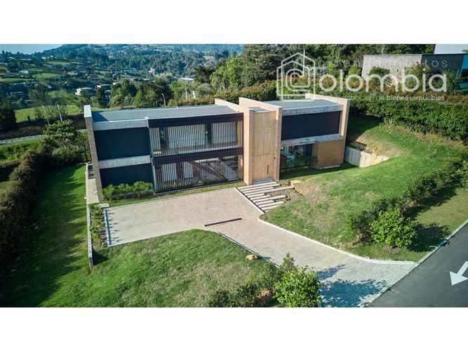 Casa de 3 alcobas en venta en Las Palmas, Envigado, 350 m² · foto 3 de 24