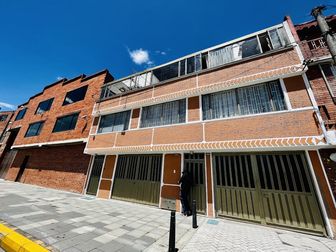 Casa en venta en La Cabaña, Bogotá · foto 2 de 24
