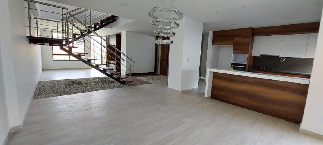 Casa de 5 alcobas en venta en Alfaguara, Jamundí, 540 m² · foto 1 de 17