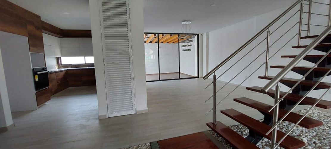 Casa de 5 alcobas en venta en Alfaguara, Jamundí, 540 m² · foto 3 de 17