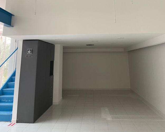Local en arriendo en El Poblado, Medellín, 79 m² · foto 2 de 3