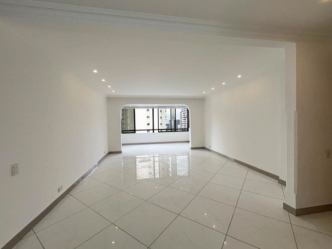 Apartamento de 3 alcobas en arriendo en El Poblado, Medellín, 168 m² · foto 3 de 19