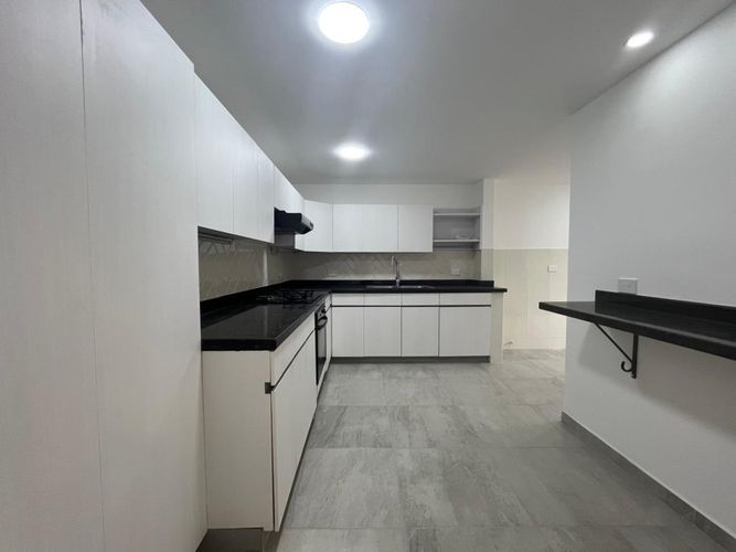 Apartamento de 3 alcobas en arriendo en El Poblado, Medellín, 168 m² · foto 5 de 19