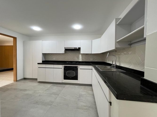 Apartamento de 3 alcobas en arriendo en El Poblado, Medellín, 168 m² · foto 6 de 19
