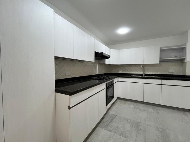 Apartamento de 3 alcobas en arriendo en El Poblado, Medellín, 168 m² · foto 7 de 19