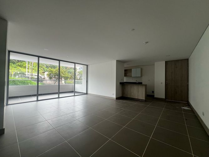 Apartamento de 3 alcobas en arriendo en Loma Benedictinos, Envigado, 115 m² · foto 3 de 16
