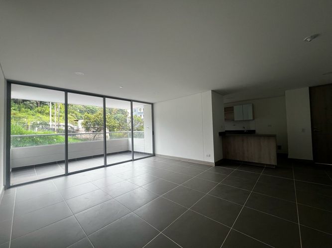 Apartamento de 3 alcobas en arriendo en Loma Benedictinos, Envigado, 115 m² · foto 4 de 16