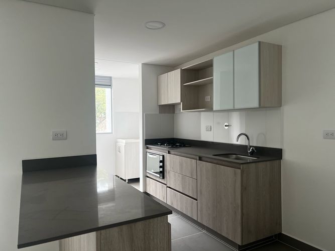 Apartamento de 3 alcobas en arriendo en Loma Benedictinos, Envigado, 115 m² · foto 6 de 16