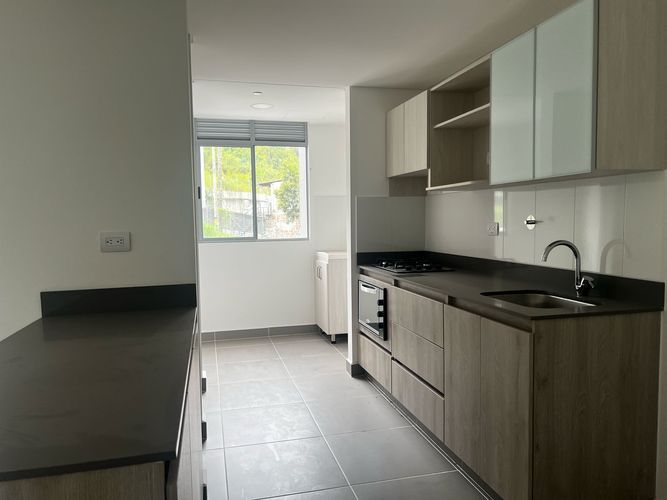 Apartamento de 3 alcobas en arriendo en Loma Benedictinos, Envigado, 115 m² · foto 7 de 16