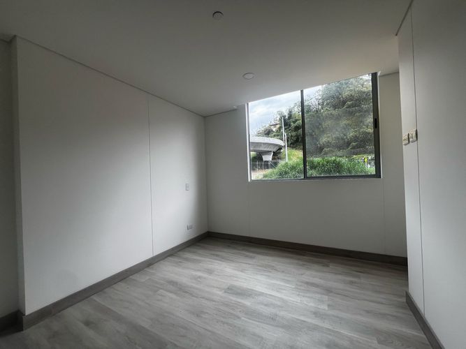 Apartamento de 3 alcobas en arriendo en Loma Benedictinos, Envigado, 115 m² · foto 13 de 16